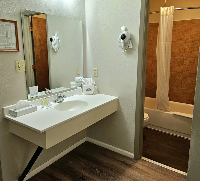 غرفة بسرير كوين، Days Inn and Suites by Wyndham Downtown Missoula-University 3/6