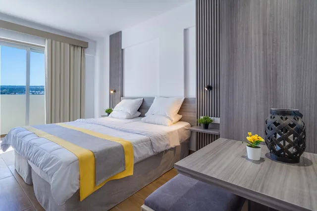 غرفة قياسية بسريرين منفصلين مع أريكة، Toxotis Hotel 1/1