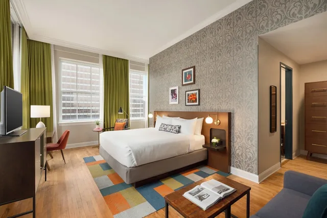 غرفة بريميوم بسرير كينج، Hotel Indigo Winston Salem Downtown 1/2