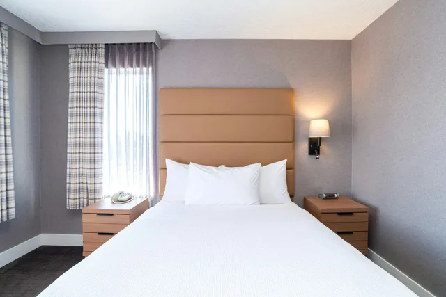 Suite, Queen Bed, Sofa, Kitchenette, Sandman Hotel Victoria 1/5
