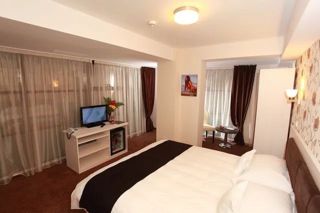 غرفة سوبيريور بسرير كينج، West Plaza Hotel 2/3