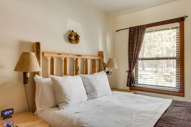 Comfort, Studio, Queen Bed, Lake Side، Franciscan Lakeside Lodge 3/5