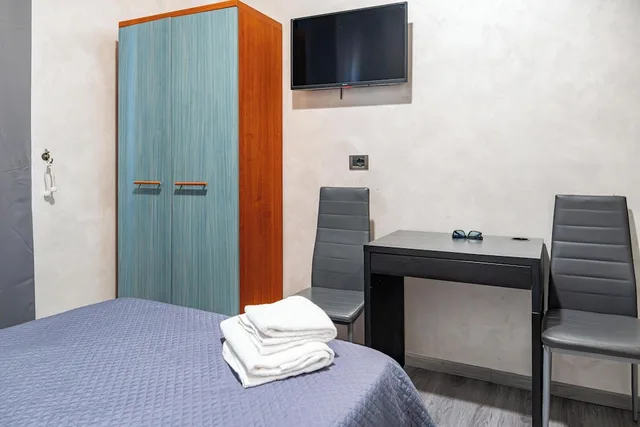 Room, Single, Planet 12/20
