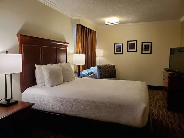 Standard, Queen Bed, Small, Best Western Plus Humboldt House Inn 1/2