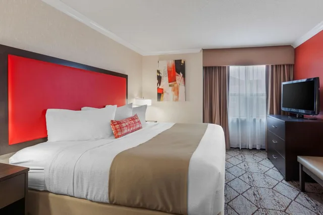 جناح بسرير كوين بمطبخ صغير، Best Western Plus Rose City Suites 3/9