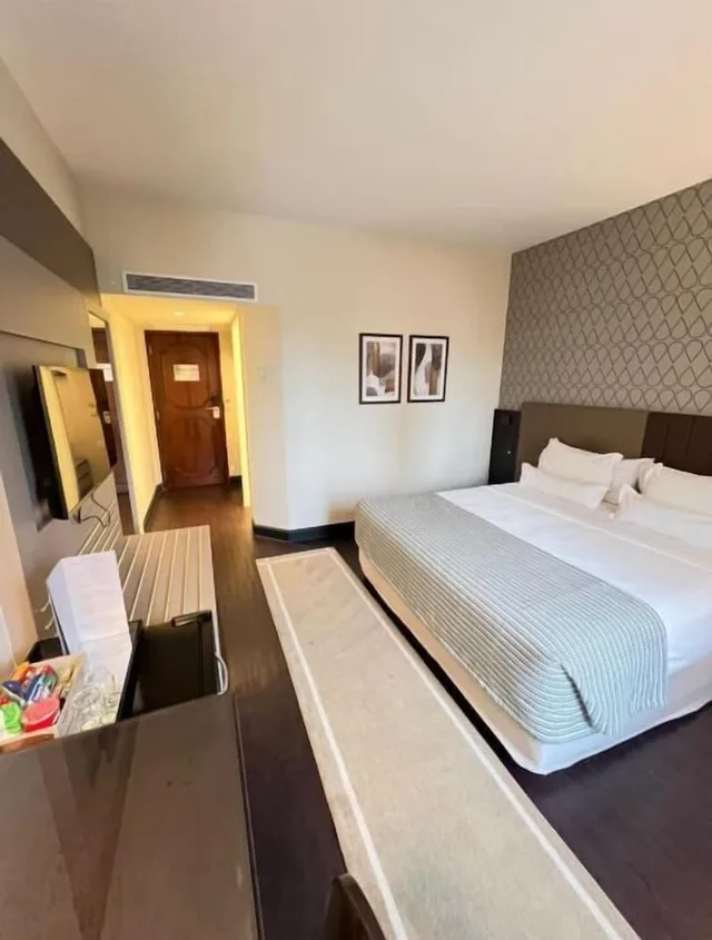 Select, Queen Bed, Bourbon Curitiba Hotel & Suites 1/10