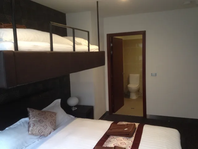 غرفة قياسية ثلاثية بسرير كوين وسرير فردي، DUCK INN MT BULLER 3/5