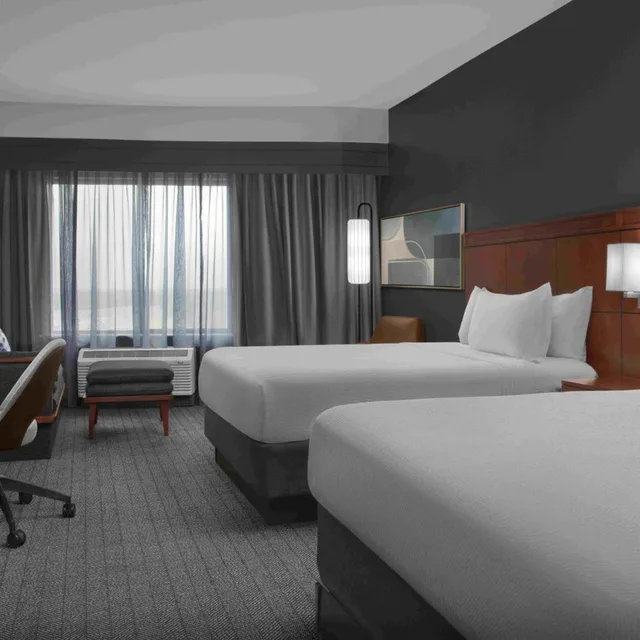 غرفة بسريرين كوين بحوض استحمام لذوي الإعاقة، Courtyard by Marriott San Antonio SeaWorld - Westover Hills 1/6