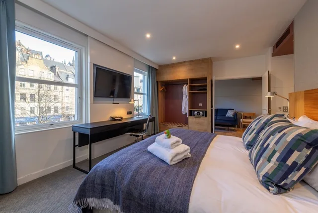 Suite, King Bed, Castle View، Apex City 2/5