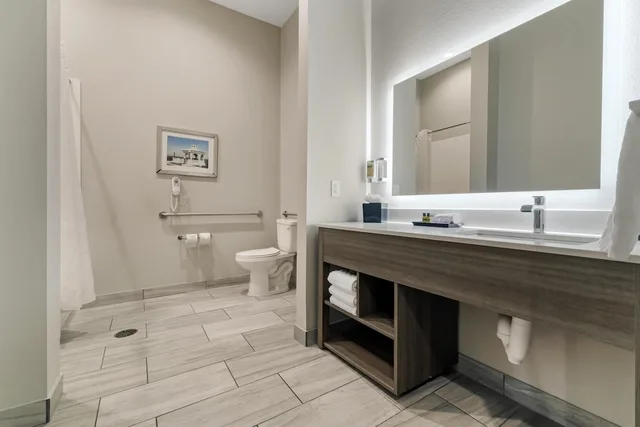 غرفة قياسية بسريرين كوين بمطبخ صغير لذوي الإعاقة، Executive Residency By Best Western Corpus Christi 10/10