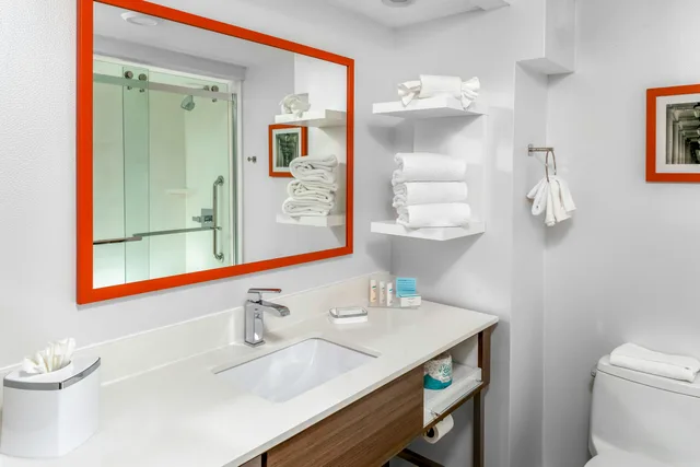 غرفة قياسية بسرير كينج، Hampton Inn Miami Dadeland 3/3
