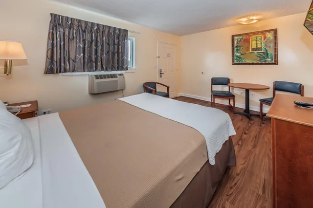 Upgrade, Single, Kitchen، Suburban Extended Stay Clearwater 1/6