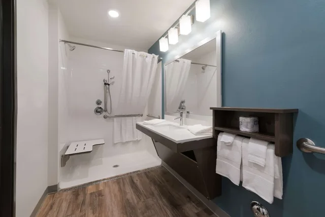 غرفة قياسية بسريرين كوين مع أريكة، WoodSpring Suites Philadelphia Northeast 3/3