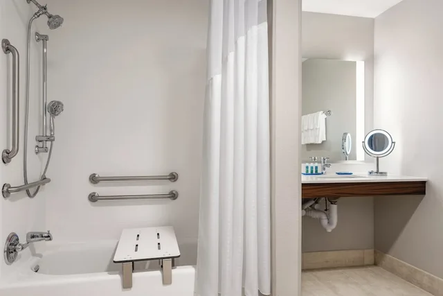 جناح بسريرين كوين لذوي الإعاقة، Holiday Inn Express Suites West Des Moines Jordan Creek 6/6