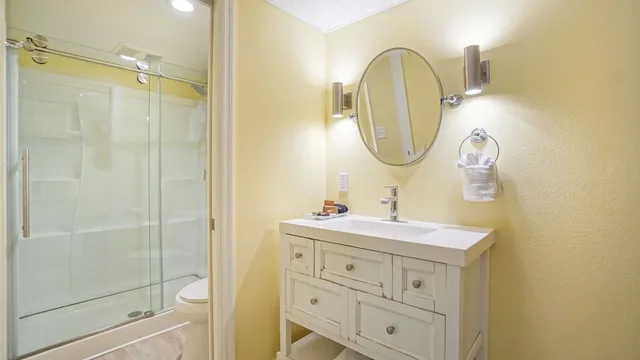 غرفة قياسية بسرير كينج بإطلالة على البحر، Glunz Ocean Beach Hotel and Resort 10/10