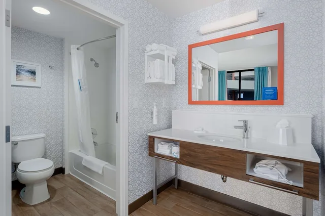 Studio, King Bed, Balcony, Hampton Inn Suites Orange Beach Gulf Front 6/6