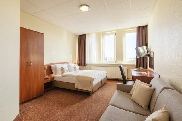 غرفة كومفورت رباعية بسرير مزدوج مع أريكة، Hotel Hamburg Stadtzentrum 3/4