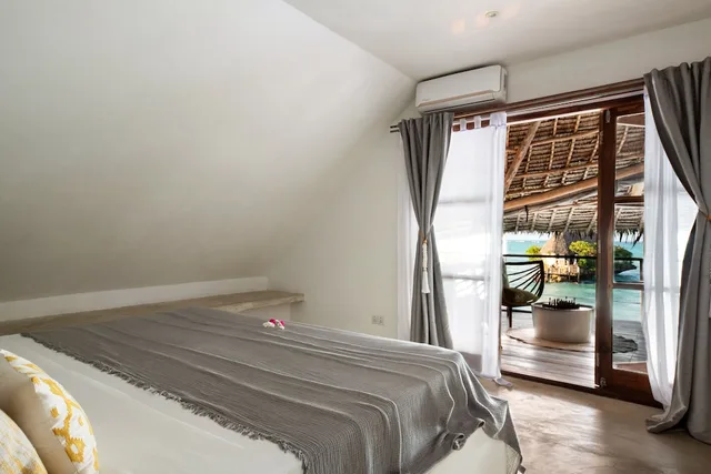 جناح استوديو فاخر بسرير كينج بإطلالة على البحر بشرفة، Upendo Beach Boutique Hotel 2/5
