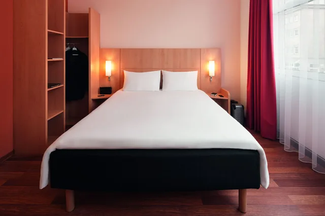 غرفة قياسية بسرير مزدوج وسرير فردي، ibis Cannes Plage La Bocca 7/10