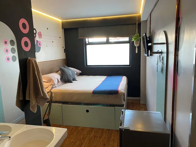 غرفة قياسية بسرير كينج، Bannister Hotel 2/6
