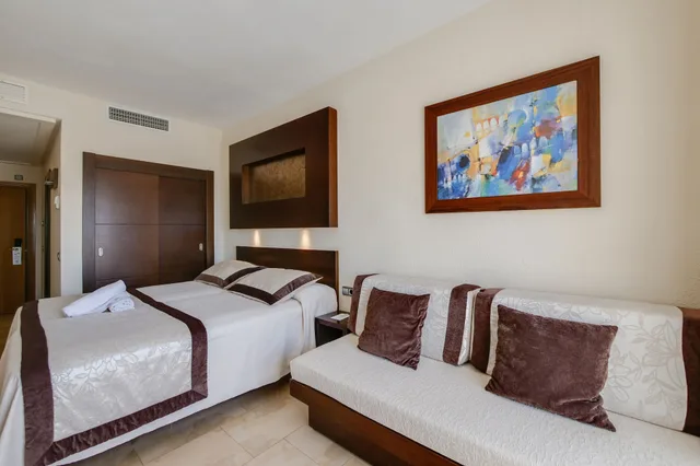 غرفة أساسية بسريرين منفصلين بشرفة بغرفة نوم واحدة مع أريكة في الطابق الأرضي، Hotel Condesa 3/9
