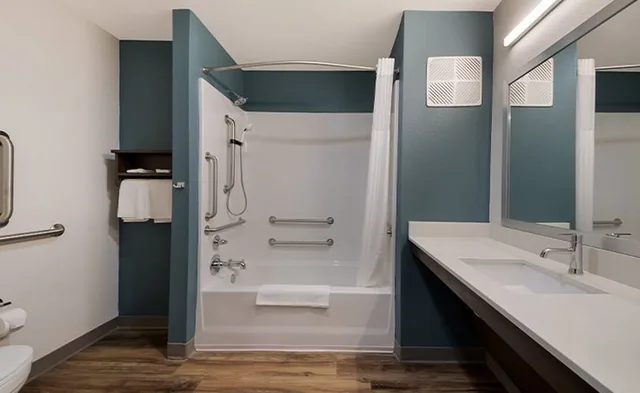 جناح بسرير كوين مع أريكة لذوي الإعاقة، WoodSpring Suites Hermitage - Nashville Airport 3/4