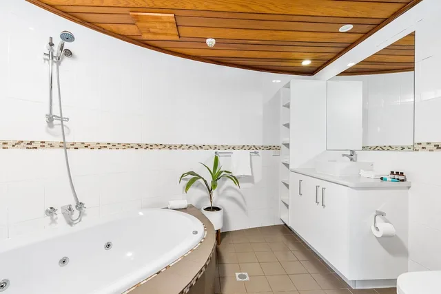 Spa, Suite, Queen Bed، Aquarius Backpacker Resort 2/2