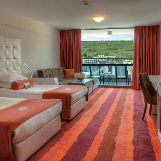 Superior, Resort View, Balcony، International Hotel Casino Tower Suites 2/7