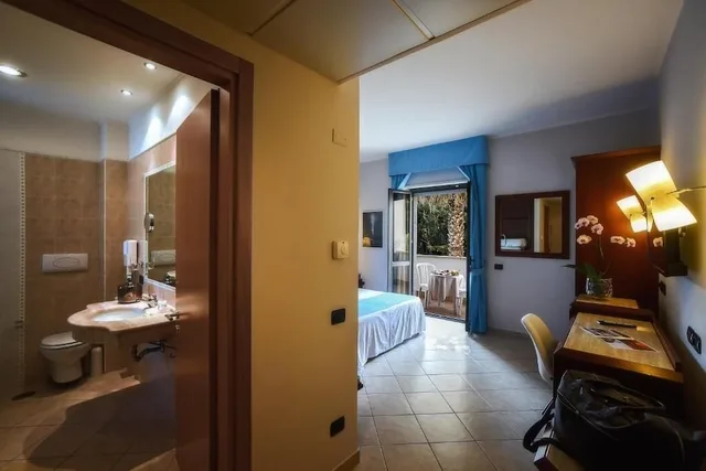 غرفة عائلية رباعية بسرير كوين وسرير بطابقين بشرفة، Hotel Le Palme 5/5