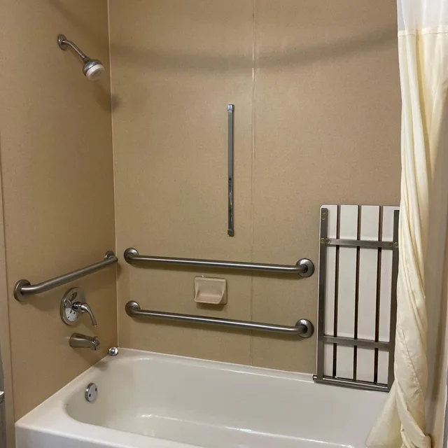 غرفة بسرير كينج لذوي الإعاقة، Red Roof Inn Birmingham - Highway 280 7/7
