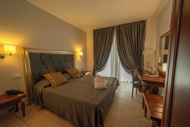 غرفة بانورامية بسرير كوين بإطلالة على الحديقة بشرفة، Hotel Parco Delle Fontane 1/2