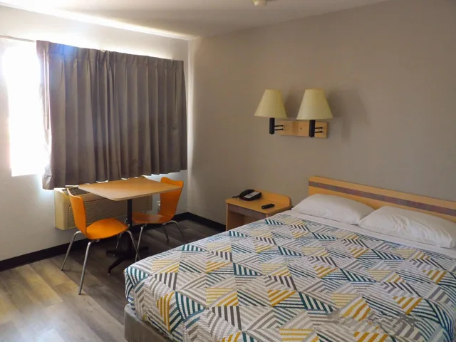 غرفة بسرير كوين لذوي الإعاقة، Motel6 Ontario, OR 1/5