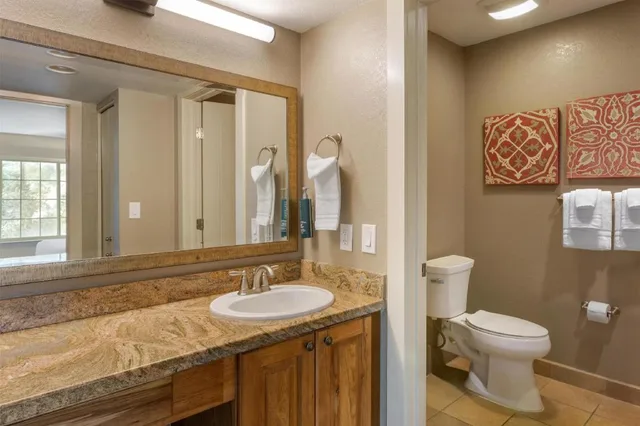 غرفة بسريرين مزدوجين وسرير كينج بغرفتي نوم مع أريكة لذوي الإعاقة، Hilton Vacation Club Villas de Santa Fe 3/4
