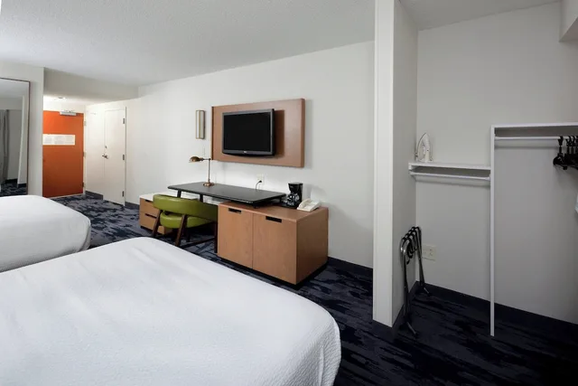 غرفة بسريرين كوين لذوي الإعاقة، Fairfield Inn Greensboro Airport 2/6