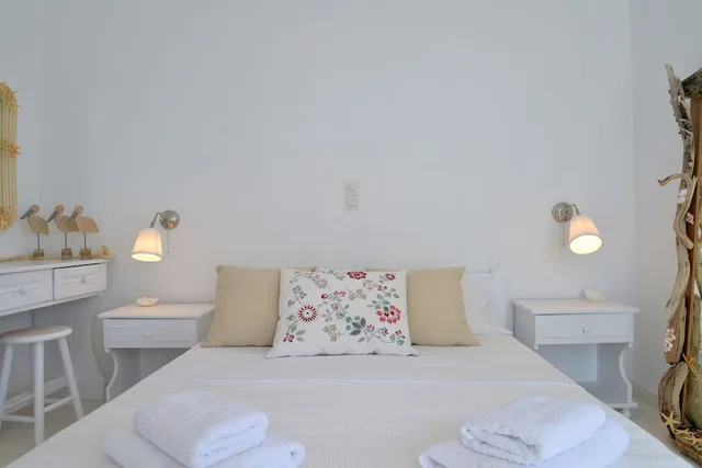 غرفة بسرير مزدوج بإطلالة على البحر، Heliotropio Studios & Apartments 5/10