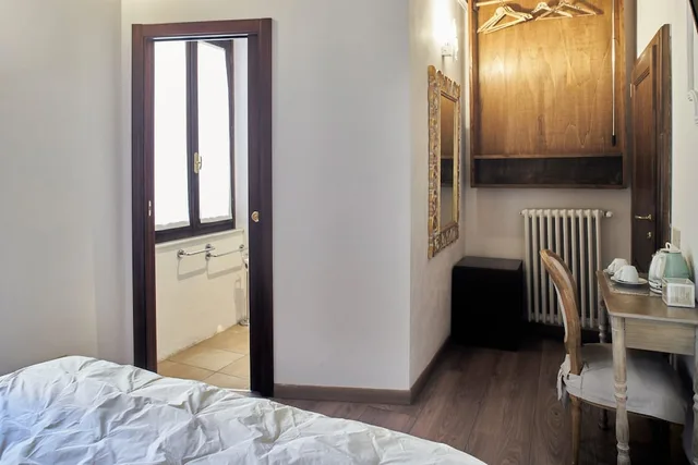 Room, Queen Bed, Courtyard Area، B&B Palazzo Del Magnifico 5/9