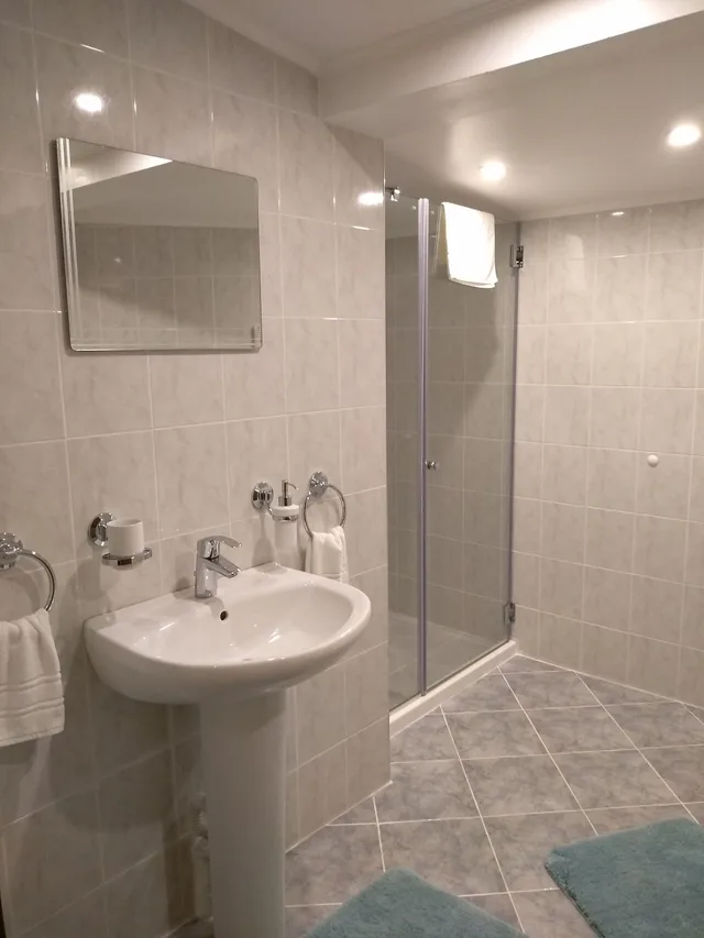 غرفة قياسية بسرير كوين بحمام خاص، City Boutique Inn 6/7