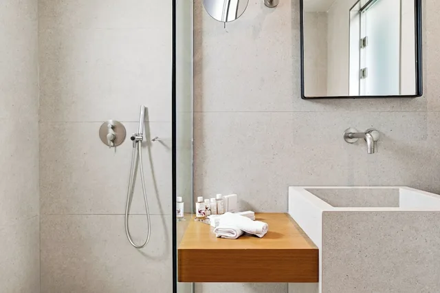 جناح جونيور بسرير كوين بجاكوزي، Dom Boutique Hotel 10/10
