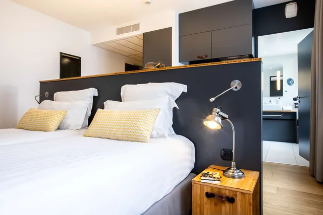جناح جونيور بسرير كوين مع أريكة بحوض استحمام، Best Western Plus Suitcase Paris La Defense 2/3