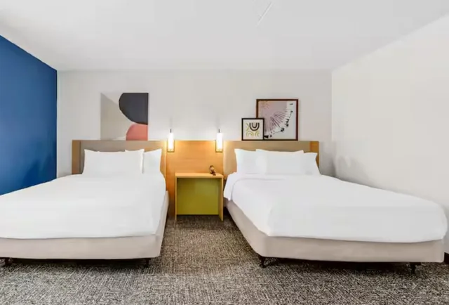 غرفة بسريرين كوين مع أريكة لذوي الإعاقة، Spark by Hilton Lexington 1/10
