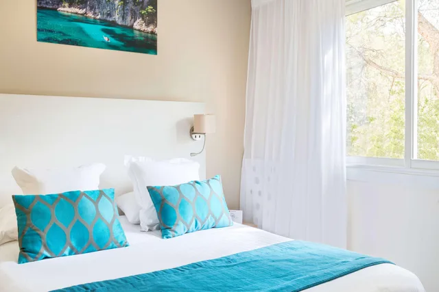 Room, Queen Bed, Best Western Plus La Rade 2/7