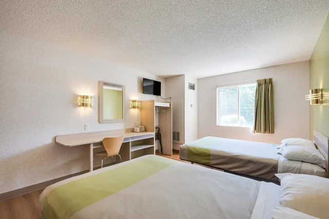 غرفة قياسية بسريرين مزدوجين، Motel6 Statesville, NC 2/6