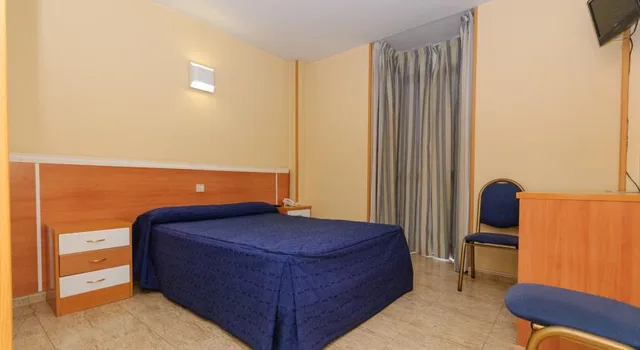 Standard, Double Bed, Barajas Plaza 3/4