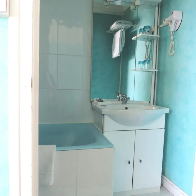 غرفة صغيرة بسرير مزدوج، Hotel Au Petit Bearn 2/2