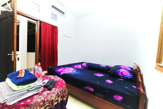 Standard, King Bed, Penginapan Barokah by ZUZU 6/10