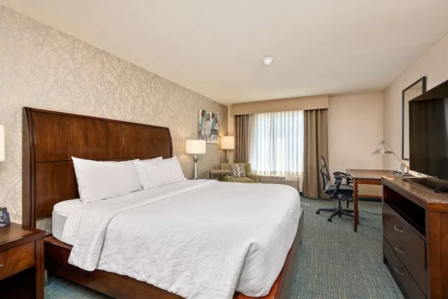 غرفة قياسية بسرير كينج، Hilton Garden Inn Overland Park 3/9