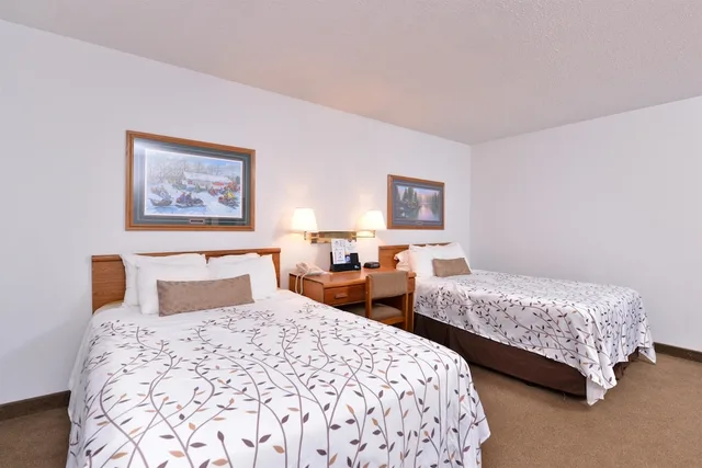 غرفة بسريرين مزدوجين، Americas Best Value Inn & Suites International Falls 1/8