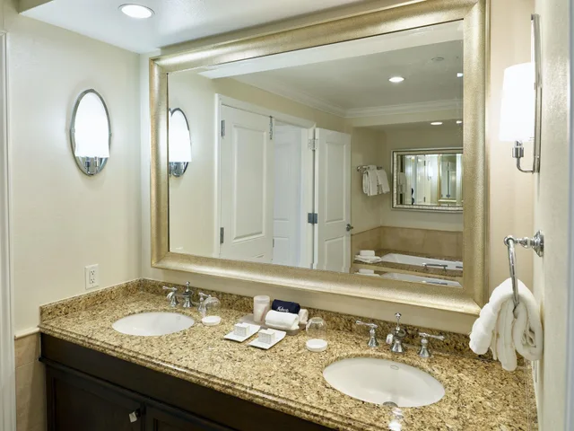 Newport, King Bed، Balboa Bay Resort 2/5