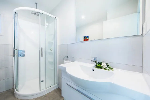 استوديو بسرير كوين وسرير فردي بإطلالة على الحديقة، Lagoon Breeze Villas Formerly Lagoon Lodges 1/1