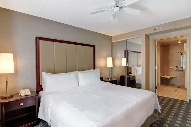 استوديو بسرير كينج لذوي الإعاقة، Homewood Suites by Hilton Toronto-Oakville 1/2
